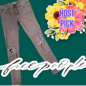 🎉HP🎉Free People grey wash distressed skinny jeans. NOTE SIZING!!